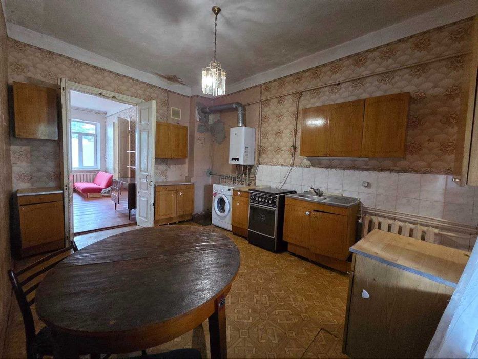 Продаж квартири на землі в центральній частині Черкас
