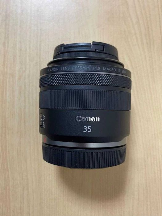 Canon RF 35mm F1.8 Macro STM