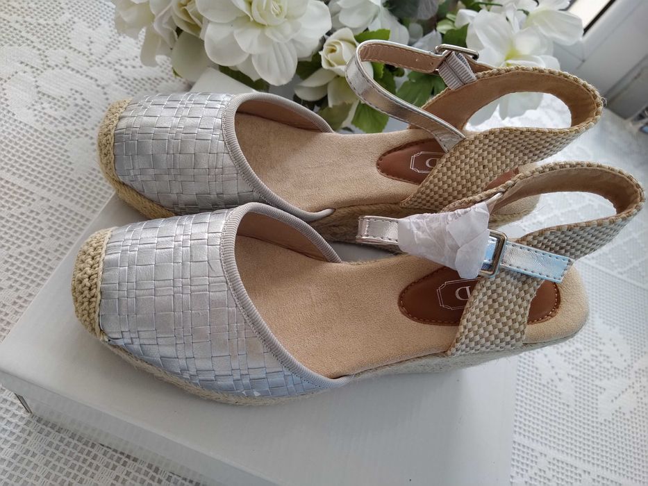 Sapatos cinzentos prateados - Número 37 - NOVOS!