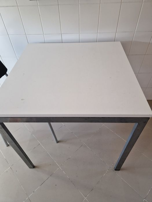 Mesa de cozinha  quadrada