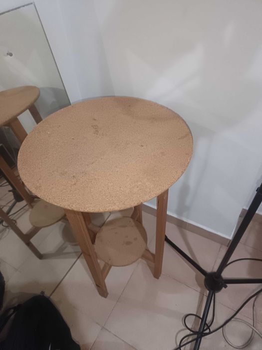 Mesa simples de quarto