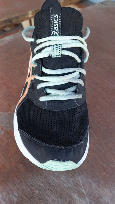 Кросівки Asics 37.5