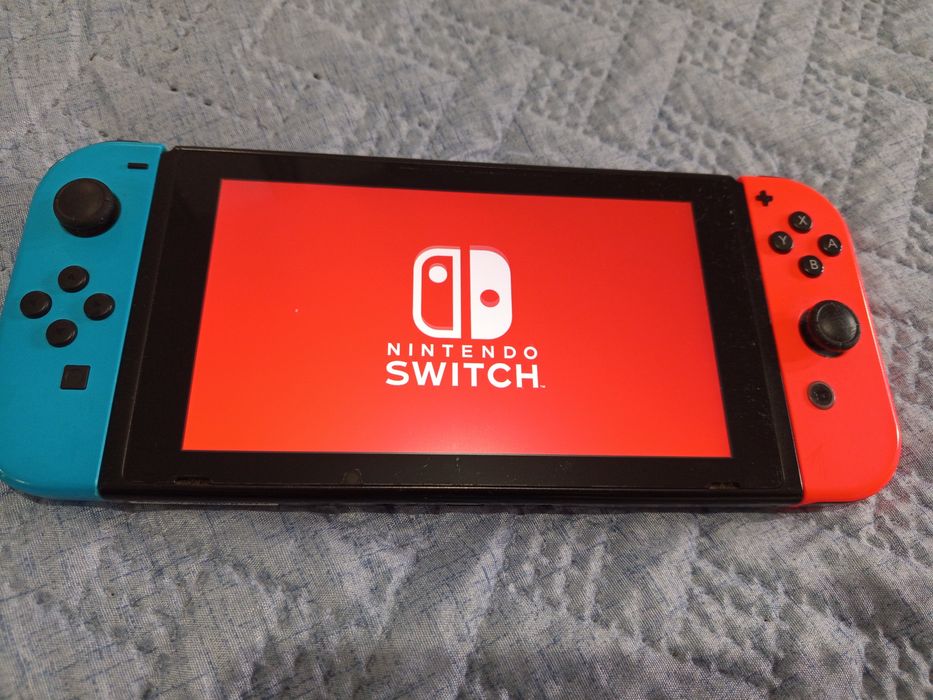 Nintendo usada azul e vermelho