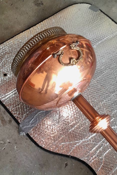 Floreira antiga em cobre e metal