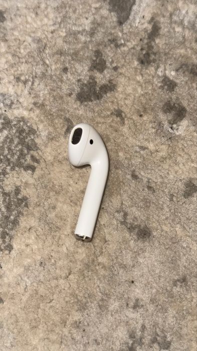 Продам навушники AirPods 2 без кейса