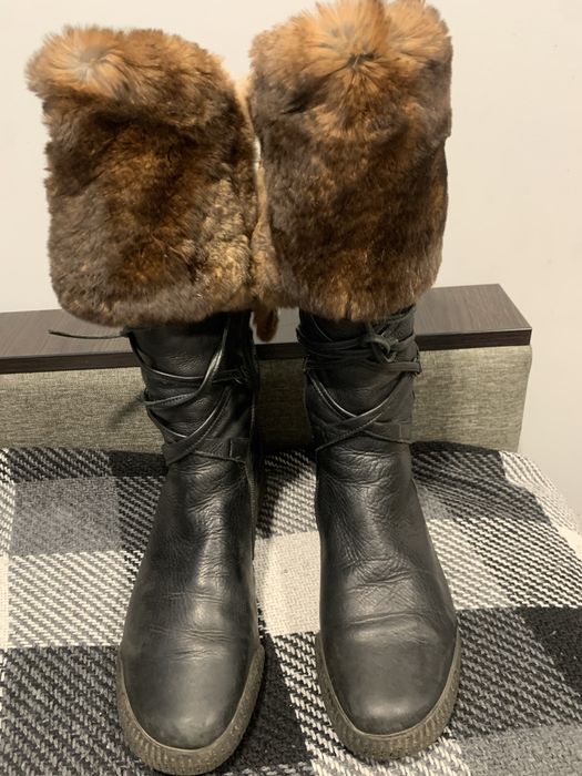 Продам недорого женске кожаные сапоги р39