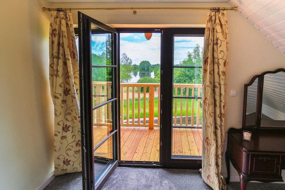 Dom z jeziorem , posiadłość 10 Ha cała do dyspozycji , 10 -14 osób