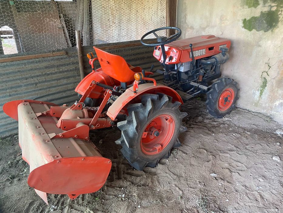 Trator Kubota b5000