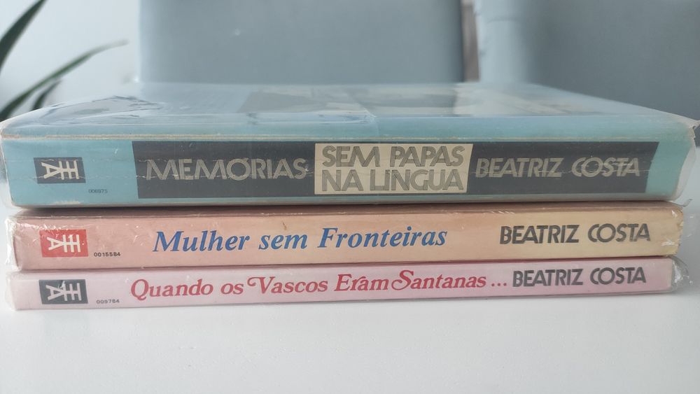 2 livros Beatriz Costa