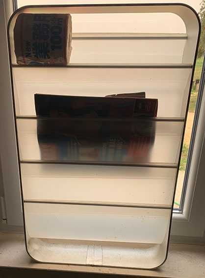 Três suportes de revistas e jornais do Ikea