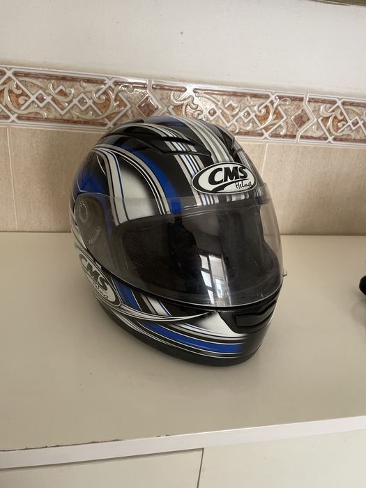 capacete almofadado em bom estado