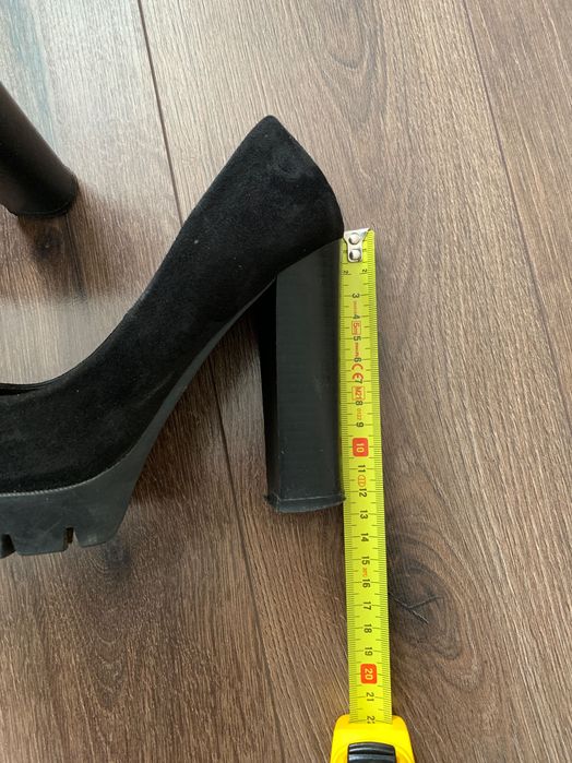 Зручні жіночі туфлі на каблуках. Розмір 37