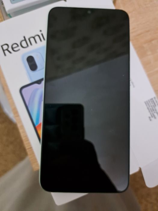 Smartphone xiaomi redmi A2 verde com capa da mesma cor