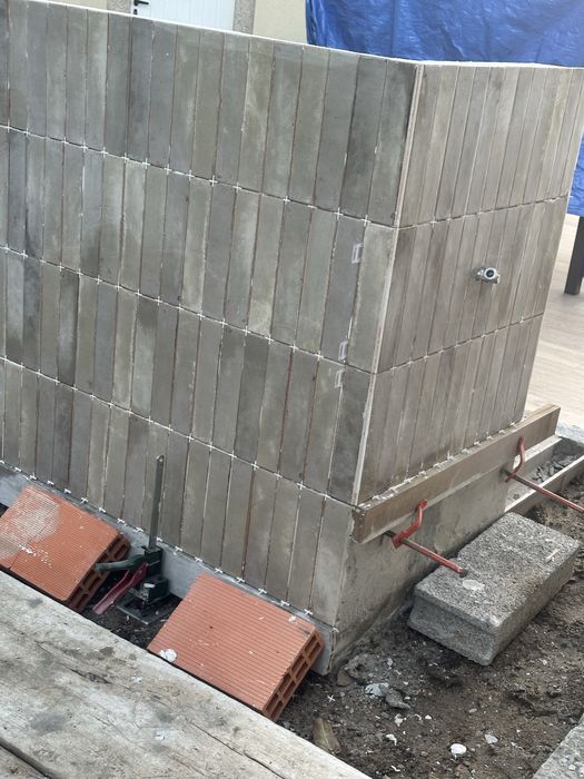 Faco trabalhos de pintura e trolha