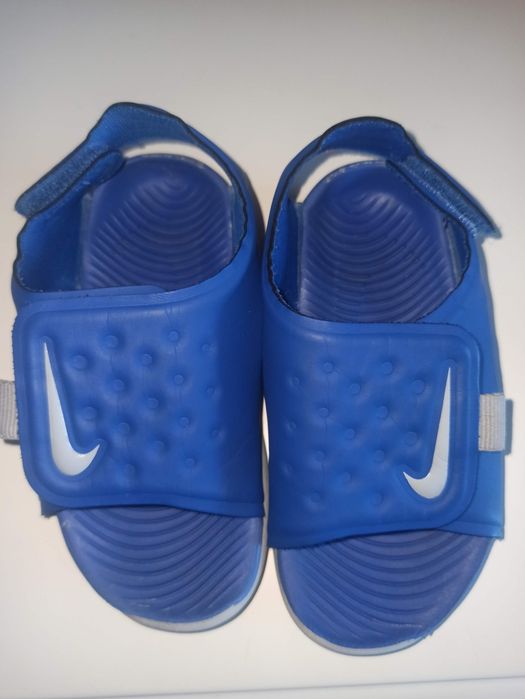 2 pares de calcado n23,5 e 23/24(Nike, havaianas)