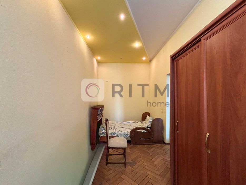 Продаж 3-кімнатної квартира в австрійському будинку — вул. Пекарська, 42, Личаківський район