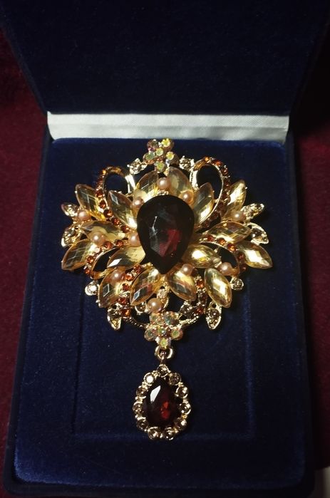 Дворцовая брошка "Анжелика"- символ Успеха, США