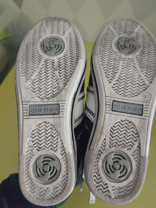 Nowe buty  sneakersy skóra naturalna 20cm