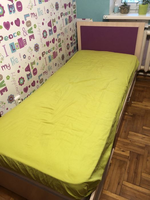 Дитяче ліжко в гарно у стані