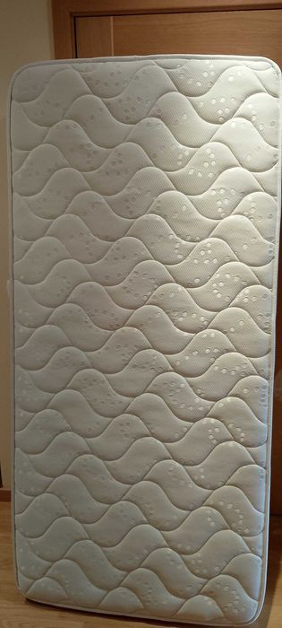 Cama de criança com banquinho, Estrado e Colchão / 90 x 190 cm