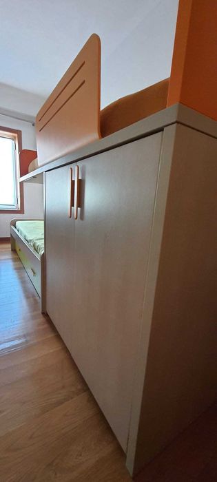 Beliche para crianças com armário e gaveta – ótimo estado