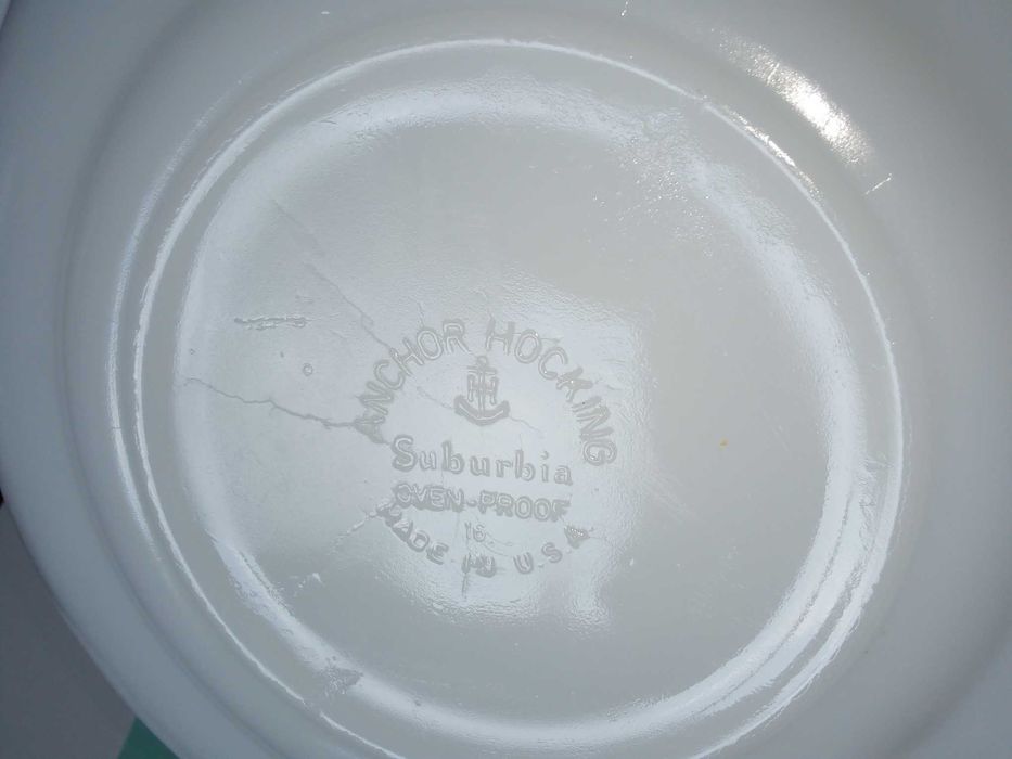 Pratos de sobremesa da marca Anchor Hocking, "Suburbia", made in USA