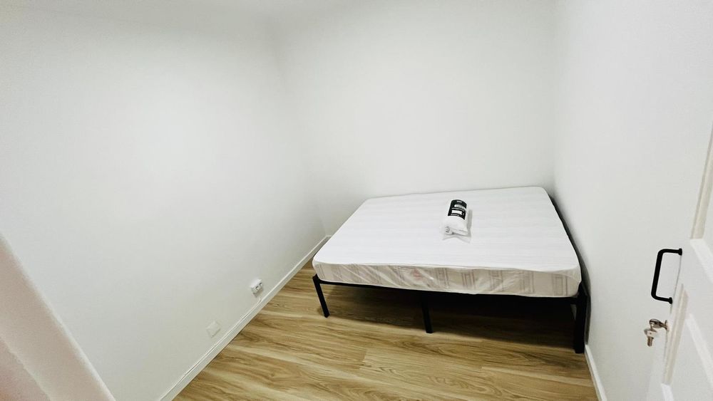 1 quarto solteiro  para arrendar em Queluz entrada  imediata