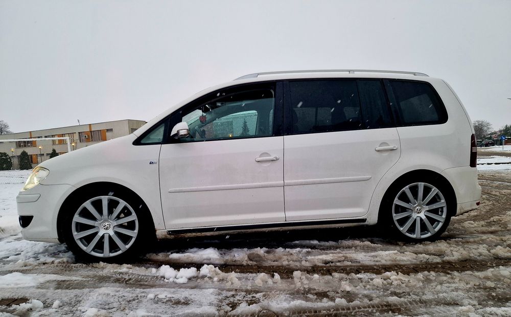 VW Touran R Line 2 0 TDI
