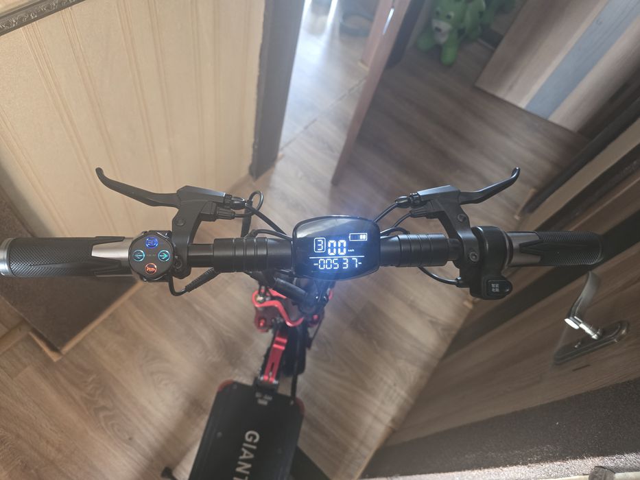 Продажа Єлектро самоката Giant