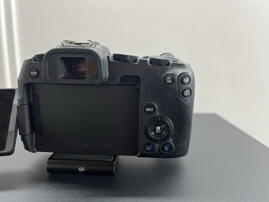 Canon RP + 2 Baterias