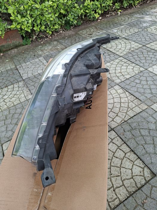 Farol Nissan qashqai j11 2016