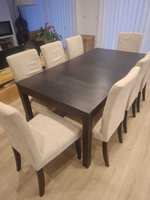 Mesa de Jantar com cadeiras incluidas. Mesa 175 cm x 95 cm x 74 cm, com possibilidade 2 acrescentos de 42 cm. 8 Cadeiras com forro extra incluido.