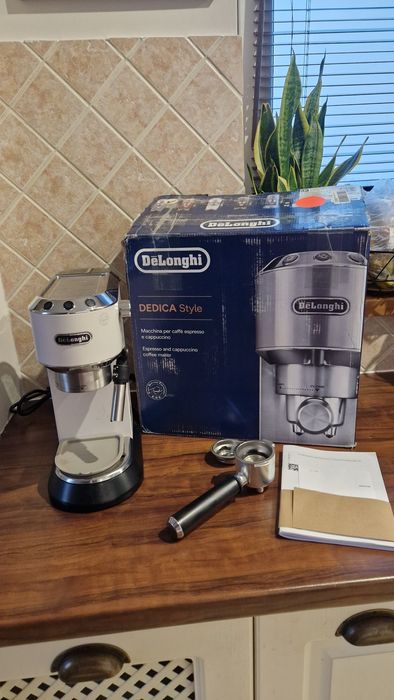 Ekspres kolbowy DeLonghi.  Używany w idealnym stanie.