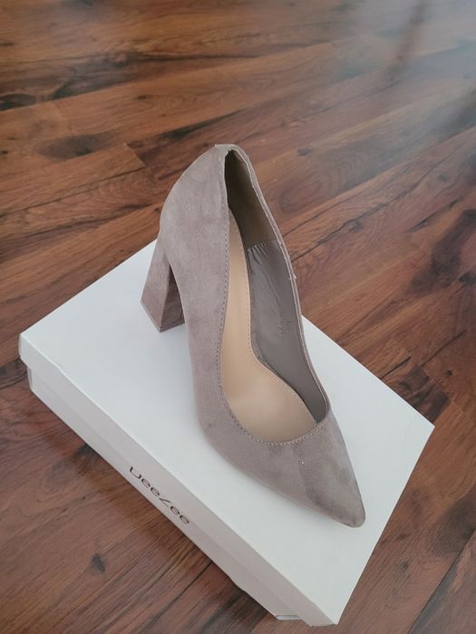 Buty zamszowe jasne