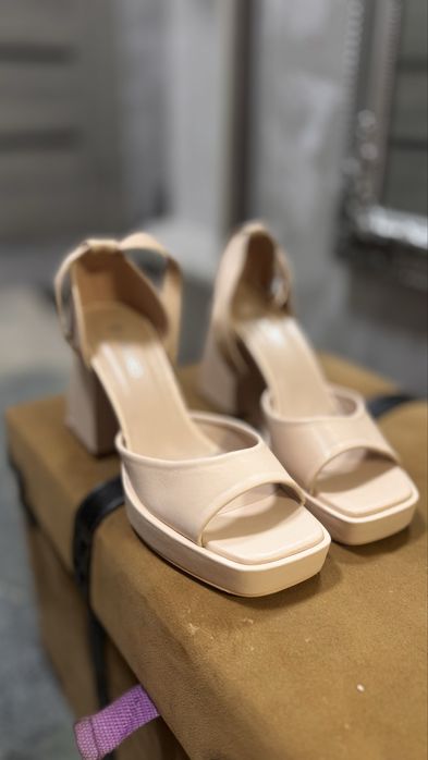 Босоніжки зара бежеві