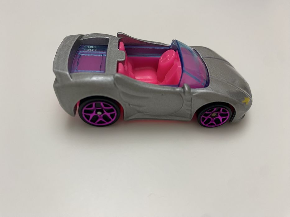 Іграшкова машинка Hot Wheels серії Barbie Extra Tooned