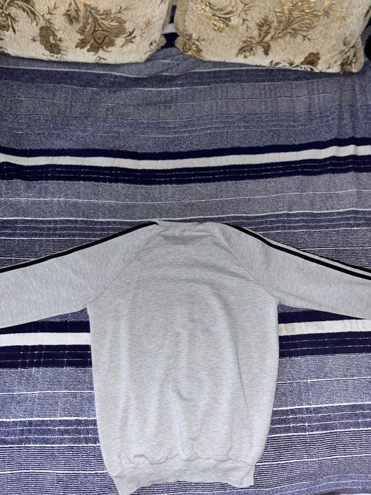 Кофта adidas.