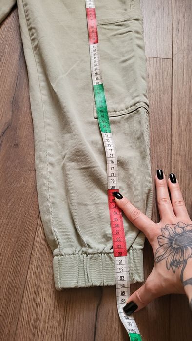 Miętowe joggery Bershka