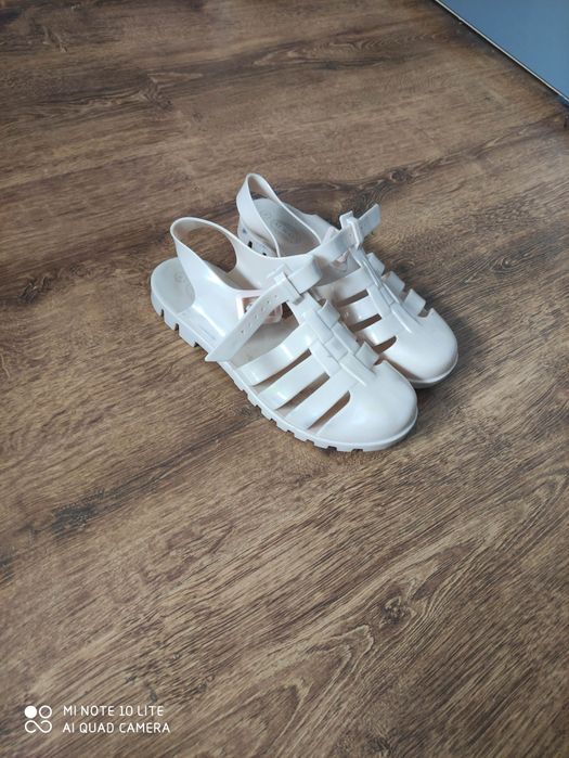 Klapki damskie pisać na priv