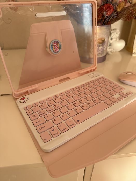 Кейс для планшету з клавіатурою і мишкою