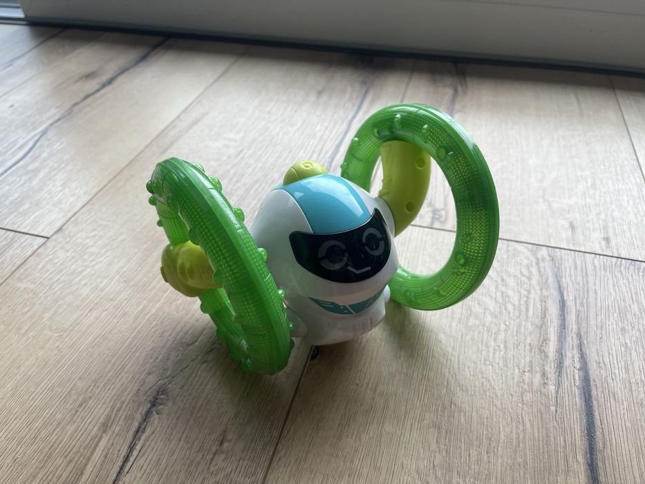 Dumel Fikający robot