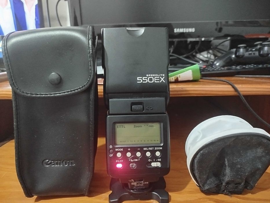 Flash Externo Canon Speedlite 550EX Master / Slave com Difusor e bolsa