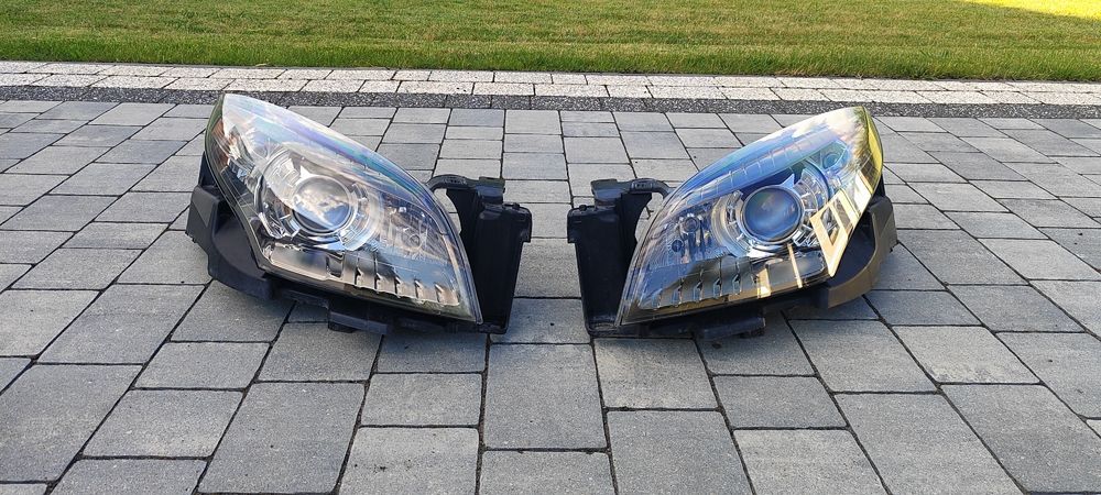 Lampy przednie przód Renault Megane III Xenon Europa