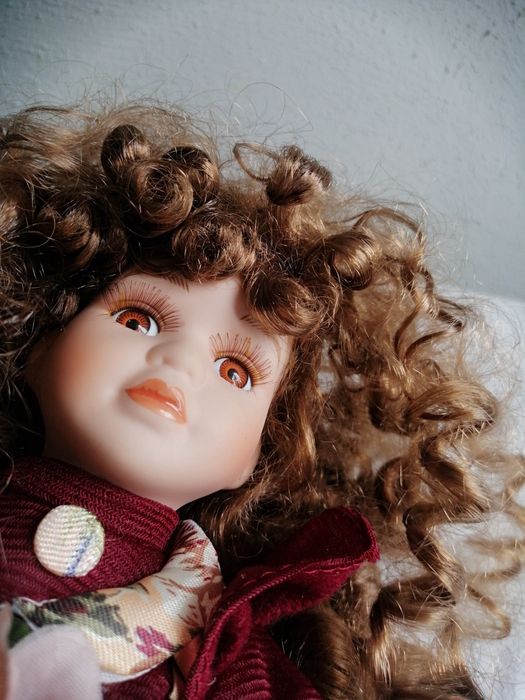 Stara porcelanowa laleczka