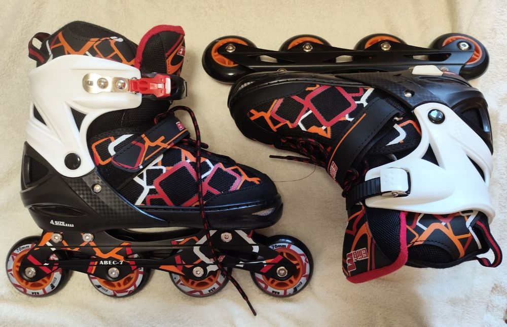 Роликові ковзани.