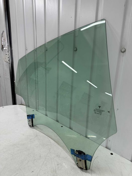 Скло Праве заднє переднє Tesla MY 22 M3 18- MS 16-21 скло праве Тесла