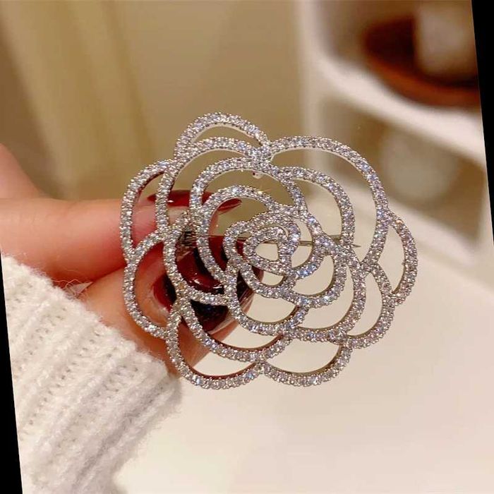 Srebrna broszka róża