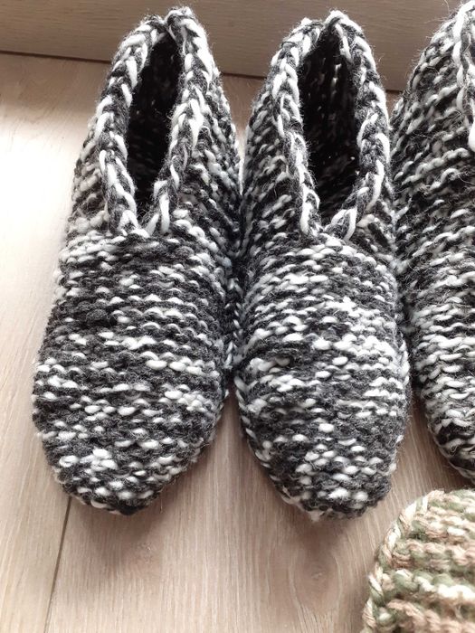 Kapcie wełniane  ręcznie  robione.