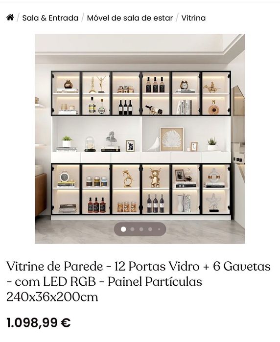 Móvel com portas de vidro