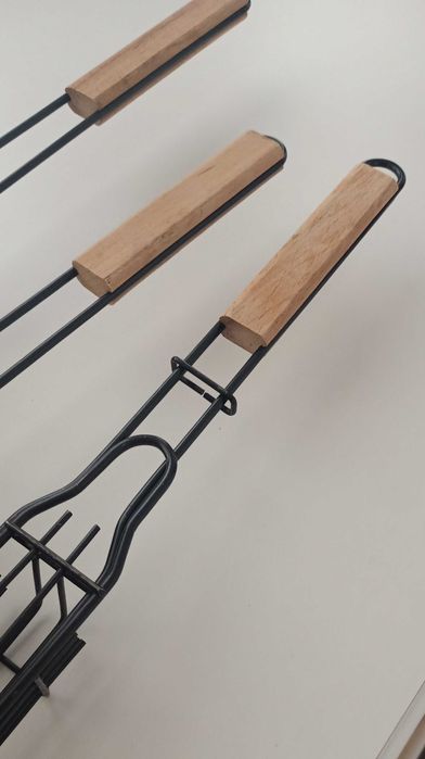 Cesta para grelhar a carvão espetadas diversas